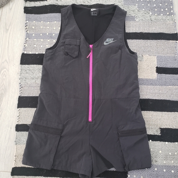 Nike women‘s icon clash romper size M - Picture 8 of 15